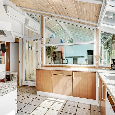 With A Pool For 8 People Near Fuglso Strand, Ebeltoft