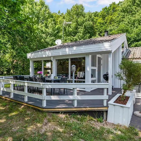 With A Pool For 8 People Near Fuglso Strand, * Ebeltoft
