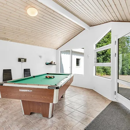 With A Pool For 8 People Near Fuglso Strand, Holiday home