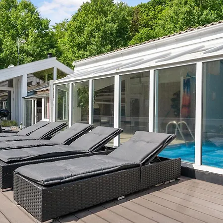 With A Pool For 8 People Near Fuglso Strand, Holiday home *